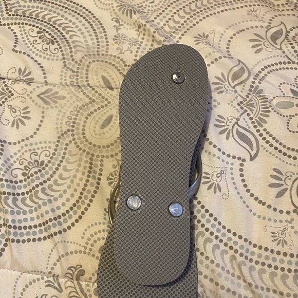 Old Navy Flip Flops , size 9, but fit like an 8. - Picture 4 of 8